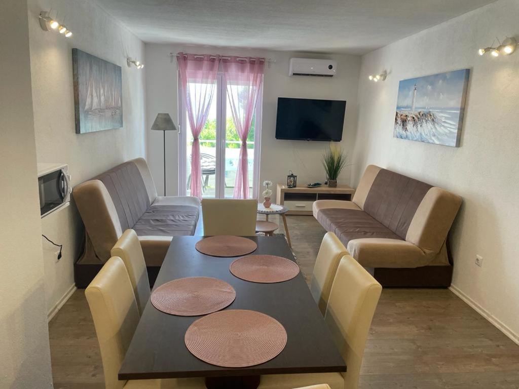 Nemira Beach Apartments Omiš Εξωτερικό φωτογραφία