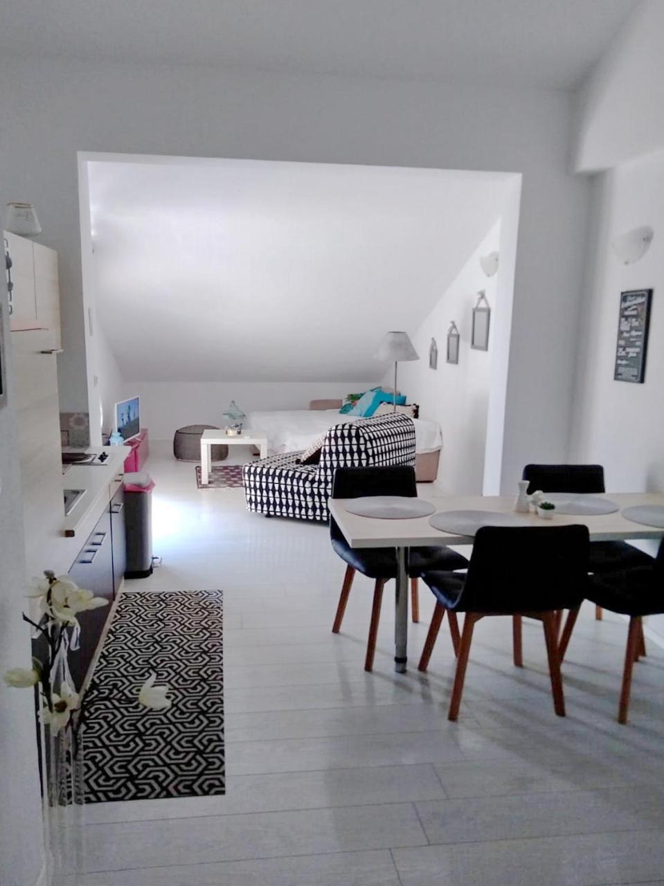 Nemira Beach Apartments Omiš Εξωτερικό φωτογραφία